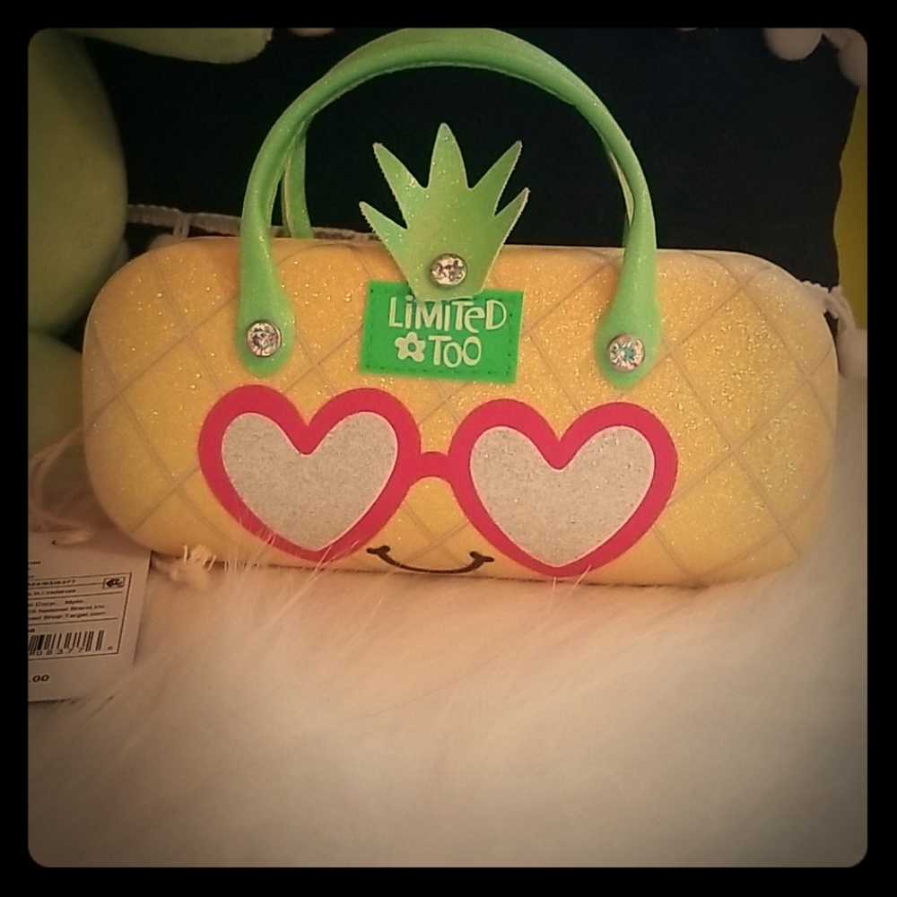 Kid sunglasses holder